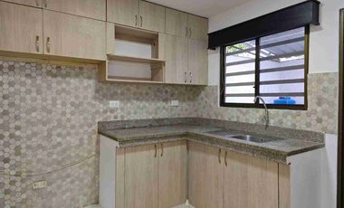 VENDO CASA CON PISCINA DENTRO DE URBANIZACIÓN.