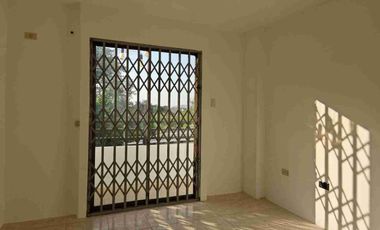 VENDO CASA CON PISCINA DENTRO DE URBANIZACIÓN.