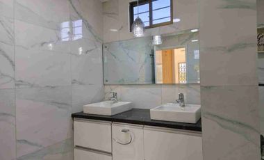 VENDO CASA CON PISCINA DENTRO DE URBANIZACIÓN.