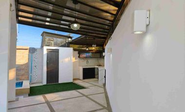 VENDO CASA CON PISCINA DENTRO DE URBANIZACIÓN.