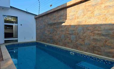VENDO CASA CON PISCINA DENTRO DE URBANIZACIÓN.