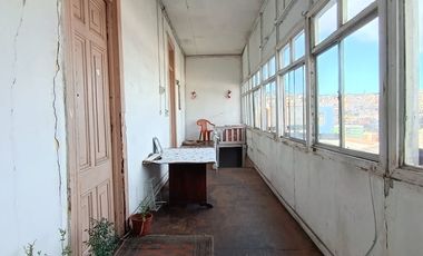 Venta casona con vista al mar para inversión en sector puerto Valparaíso