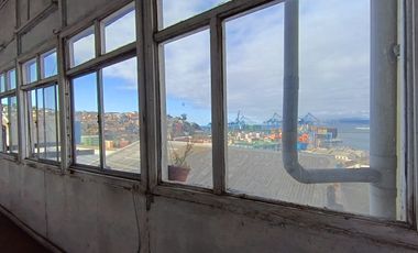 Venta casona con vista al mar para inversión en sector puerto Valparaíso