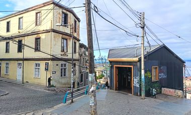 Venta casona con vista al mar para inversión en sector puerto Valparaíso