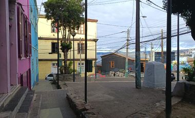 Venta casona con vista al mar para inversión en sector puerto Valparaíso
