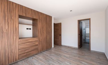 CASA EN VENTA CON 3 RECÁMARAS EN LOMAS DE ANGELÓPOLIS 2