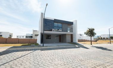 CASA EN VENTA CON 3 RECÁMARAS EN LOMAS DE ANGELÓPOLIS 2
