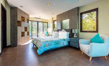 Cozy Two-Story Home with Scenic Views and Swimming Pool in Amara