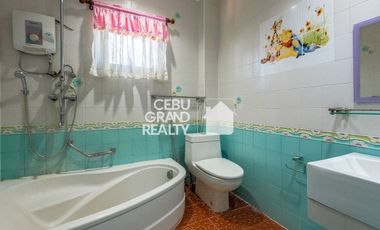 Cozy Two-Story Home with Scenic Views and Swimming Pool in Amara