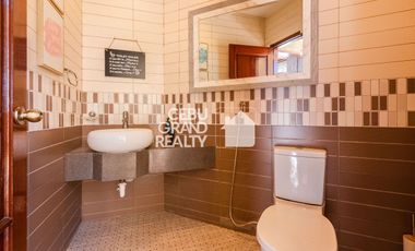 Cozy Two-Story Home with Scenic Views and Swimming Pool in Amara