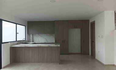 VENDO HERMOSA CASA INDEPENDIENTE CON AMPLIO PATIO POSTERIOR