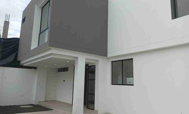 VENDO HERMOSA CASA INDEPENDIENTE CON AMPLIO PATIO POSTERIOR