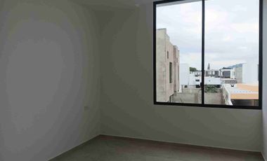 VENDO HERMOSA CASA INDEPENDIENTE CON AMPLIO PATIO POSTERIOR