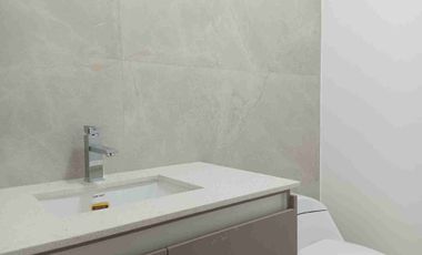 VENDO HERMOSA CASA INDEPENDIENTE CON AMPLIO PATIO POSTERIOR