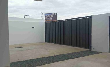 VENDO HERMOSA CASA INDEPENDIENTE CON AMPLIO PATIO POSTERIOR