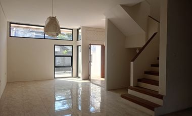 Jual Rumah BARU posisi Depan dekat Metro Indah Mall MiM Margahayu Raya Al Islam Bandung Jalan Lebar