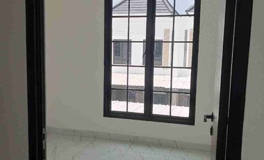 RUMAH SIAP HUNI, DEKAT JALAN RAYA  AKSES 2 MOBIL DEKAT PINTU TOL JATIWARNA