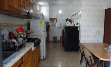 Edificio Comercial en VENTA en Zona Centro - Fundidora con espacio para 12 Oficinas en planta alta y 2 espacios en planta baja, Col Obrera, Monterrey