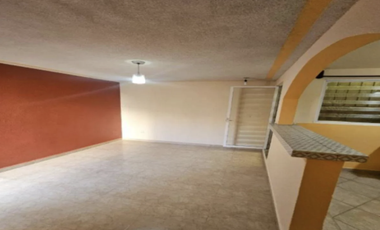 CASA EN IXTAPALUCA MUY AMPLIA, ACABADOS DE LUJO, CUENTA CIN TODOS LOS SERVICIOS.