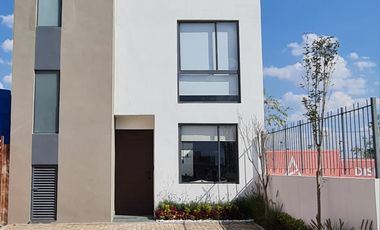 Casa en Privada Residencial 3 habitaciones CON ALBERCA