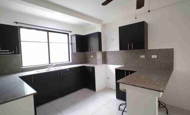 Alquiler de casa en Ciudad Celeste de 3 habitaciones cerca de colegio Alemán Humboldt