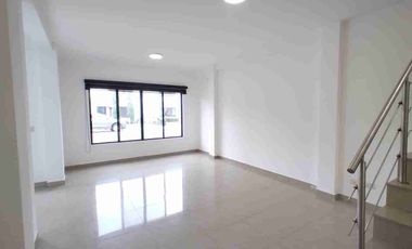 Alquiler de casa en Ciudad Celeste de 3 habitaciones cerca de colegio Alemán Humboldt