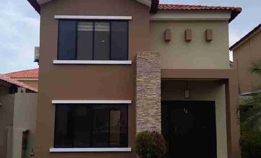 Alquiler de casa en Ciudad Celeste de 3 habitaciones cerca de colegio Alemán Humboldt