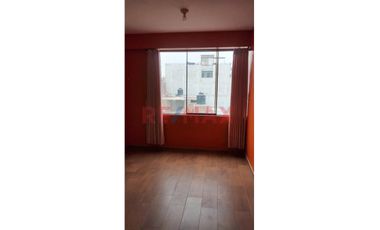 Alquilo Oficina Con Baño, Ingreso Independiente En 4To Piso A Unas Cuadras De La Corte Superior De Justicia En Urb. Natasha Alta S/. 550.00