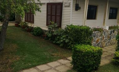 Venta De Casa En Barrio Residencial De Algarrobo