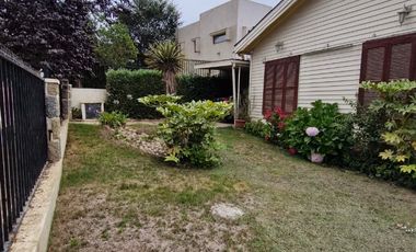 Venta De Casa En Barrio Residencial De Algarrobo