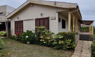 Venta De Casa En Barrio Residencial De Algarrobo