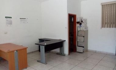 ✨PATIO CON OFICINAS ADMINISTRATIVAS EN RENTA EN CIUDAD DEL CARMEN✨ 📍Calle 70 Col. San Agustín del Palmar