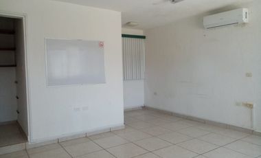 ✨PATIO CON OFICINAS ADMINISTRATIVAS EN RENTA EN CIUDAD DEL CARMEN✨ 📍Calle 70 Col. San Agustín del Palmar