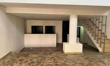 De renta local comercial en el  centro de la ciudad  de Ibarra,a 200 metros del municipio y la prefectura