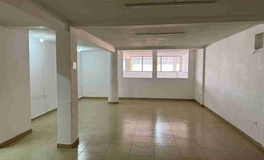 De renta local comercial en el  centro de la ciudad  de Ibarra,a 200 metros del municipio y la prefectura