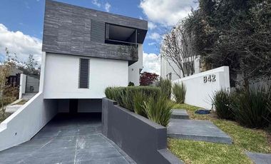 CASA EN RENTA EN EL MOLINO RESIDENCIAL CON ESPACIOS AMPLIOS