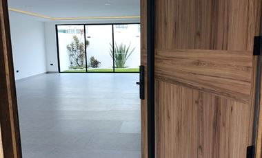 CASA DE RENTA EN LOMAS DE ANGELOPOLIS