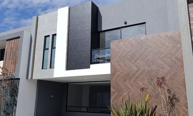 CASA DE RENTA EN LOMAS DE ANGELOPOLIS