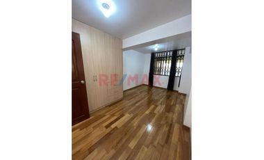 Vive Con Total Comodidad: Dúplex En 1Er Piso Con Muy Buena Distribución. 2Hab + 2 Bñs Renta: S/ 2,000.00 + Mtto