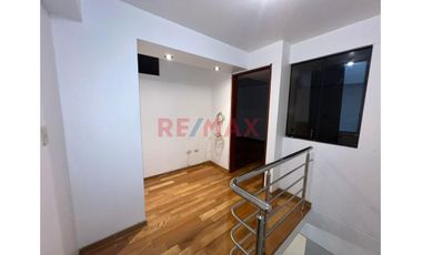 Vive Con Total Comodidad: Dúplex En 1Er Piso Con Muy Buena Distribución. 2Hab + 2 Bñs Renta: S/ 2,000.00 + Mtto