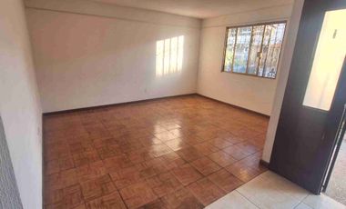 se renta casa en Valle del Moral, zona norte