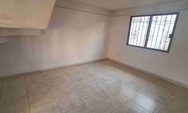 se renta casa en Valle del Moral, zona norte