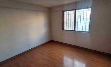 se renta casa en Valle del Moral, zona norte