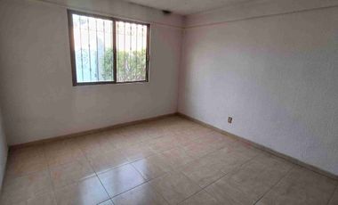 se renta casa en Valle del Moral, zona norte