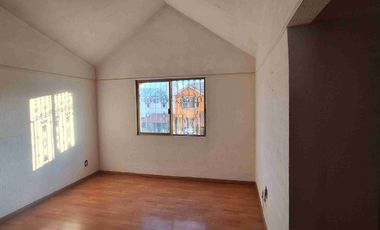 se renta casa en Valle del Moral, zona norte