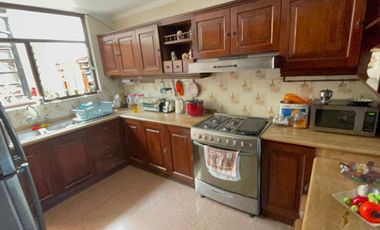 SE VENDE CASA 8 DORMITORIOS URB. HIGUERETA, SURCO