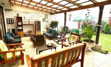 SE VENDE CASA 8 DORMITORIOS URB. HIGUERETA, SURCO