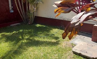 SE VENDE CASA 8 DORMITORIOS URB. HIGUERETA, SURCO