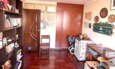 SE VENDE CASA 8 DORMITORIOS URB. HIGUERETA, SURCO