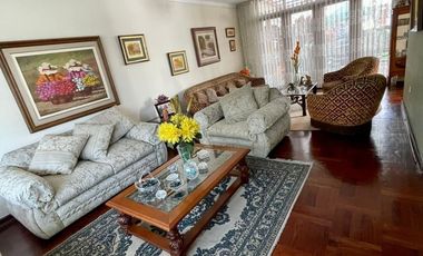 SE VENDE CASA 8 DORMITORIOS URB. HIGUERETA, SURCO